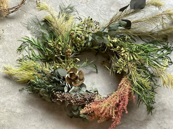 Bold Golden Rose Wreath